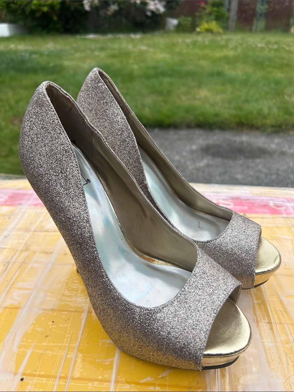 Speed Limit 98 Glitter Peep-Toe High Heels Champagne Sandals Size 7